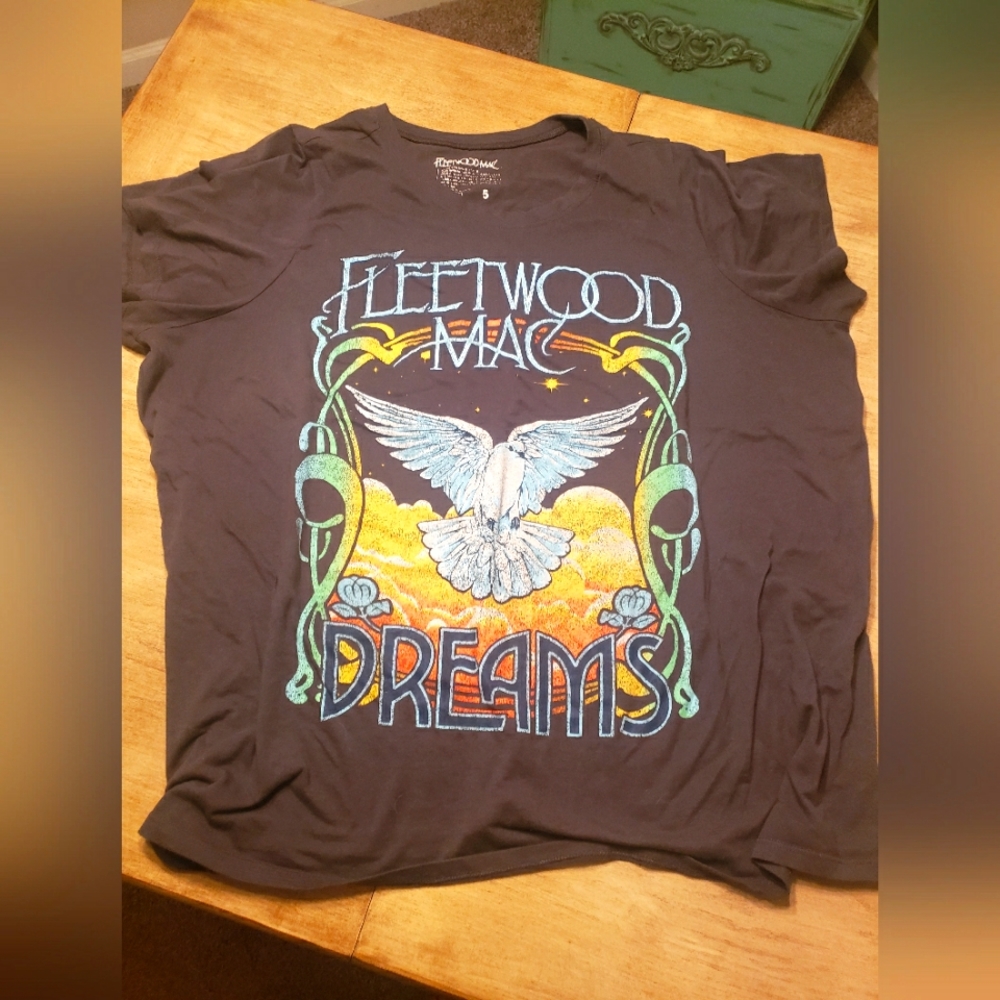 Torrid Fleetwood Mac tee, size 5, gray. DREAMS